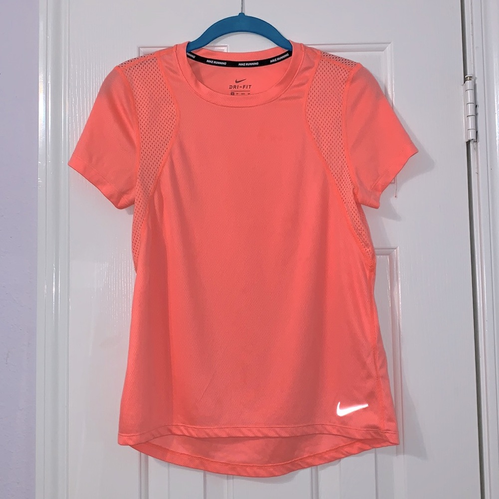 Nike Women’s Dri Fit Running Top 🏃🏽‍♀️
